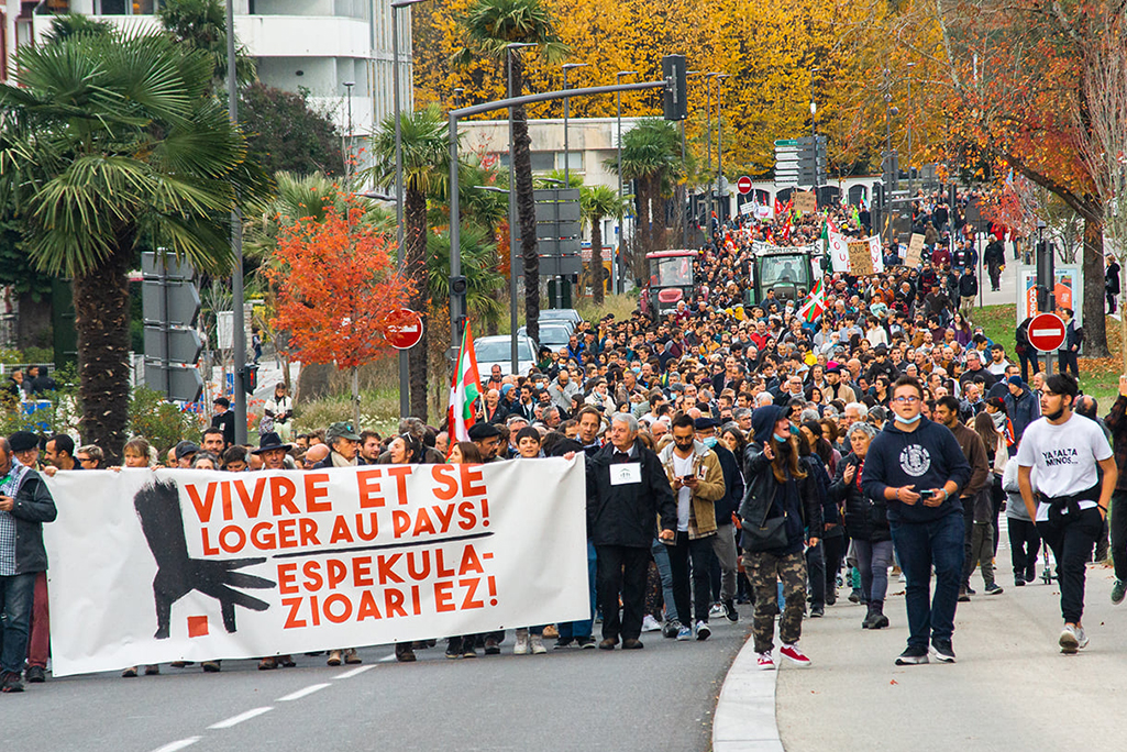 Manifestaldi bat prezio hantze artifizialaren kuntre Lakarrin