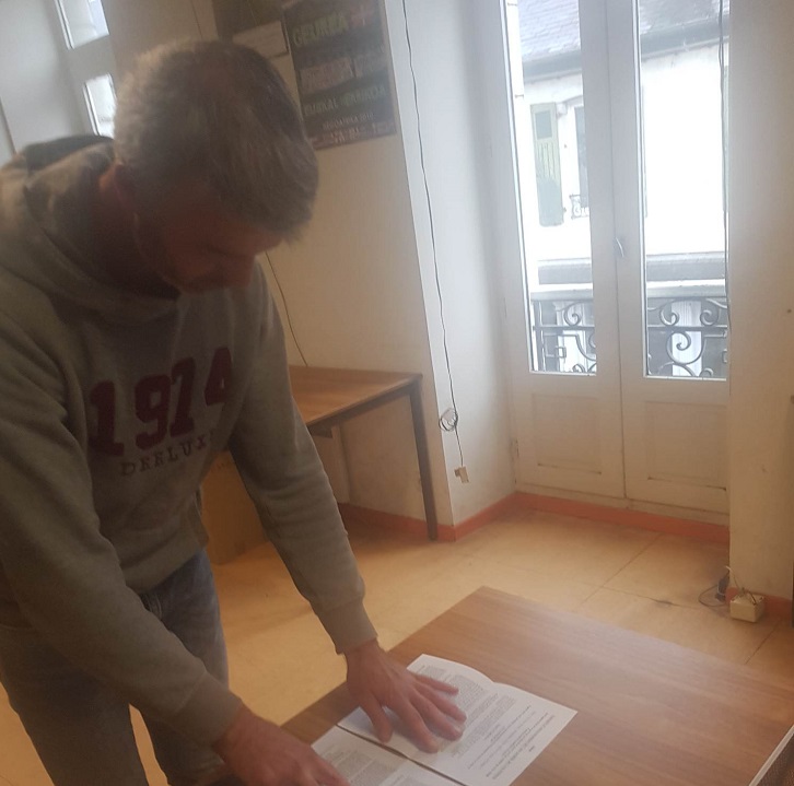  Hur edangarriak « chlore »aren ximia beharra badüa ?