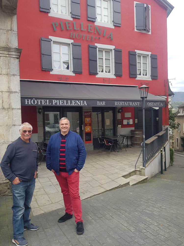 Apirila, Jon Avril idazlearen hilabetea Xiberoan!