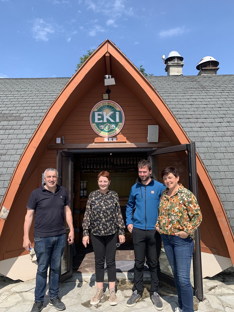 Iratiko ostatüa zabaltü düe Josy eta Maritxuk!!