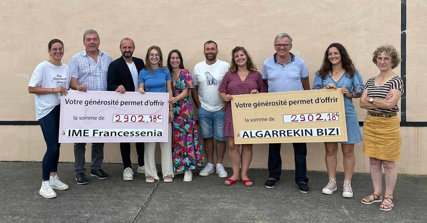 6 000 euro « algarrekin bizi » helbarritüetaz axolatzen den alkartearentako eta  Kanboko IME (institut médical éducatif) alkartearentako