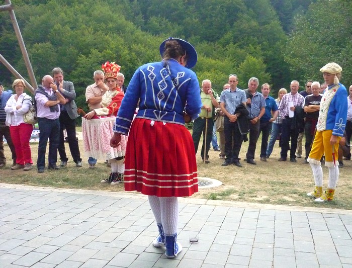 Agorrilaren 28ko hitzaldian agertü diren Xiberoko dantzariak