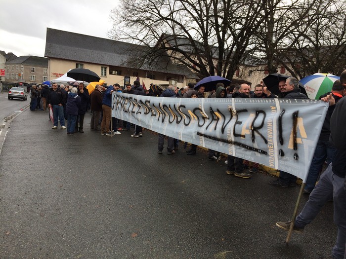 Jente andana bildü da Ühartea etxaltearen süstengüz