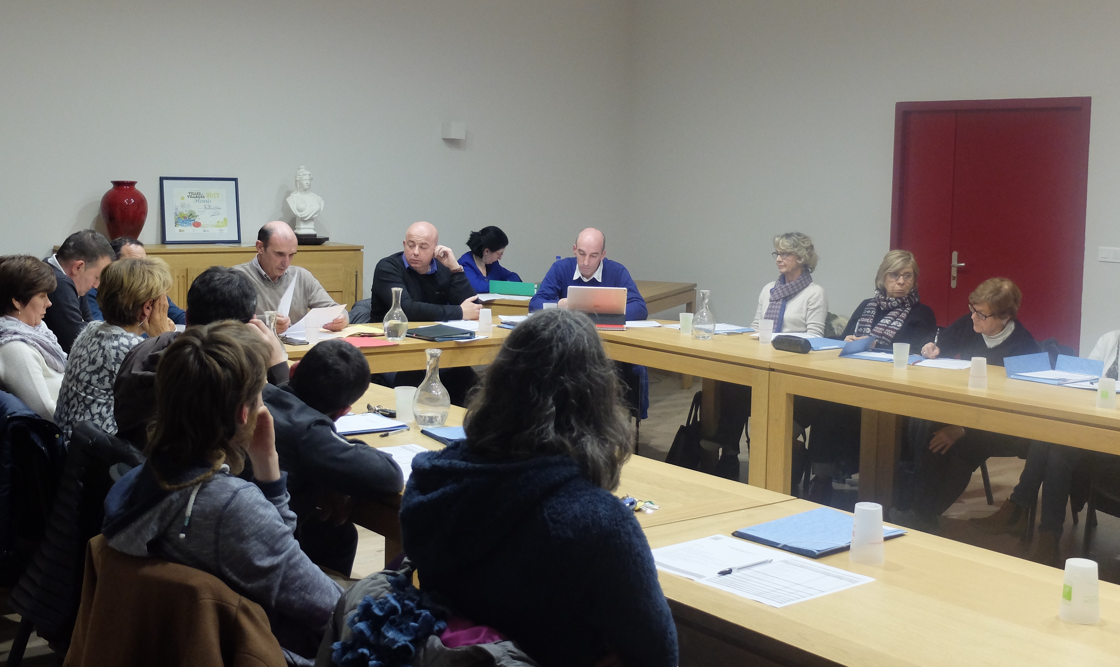 Gehiengoaren egiteko manerak salatü dütü oposizioneak Maule-Lextarreko Kontseilüan