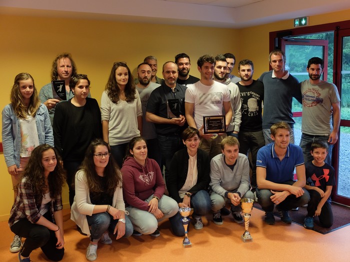 Atarratzeko eskü-balukoek sasu hatsarre hon bat egin düe