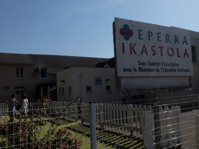 Ikastolak zabalik neskenegün hontan!