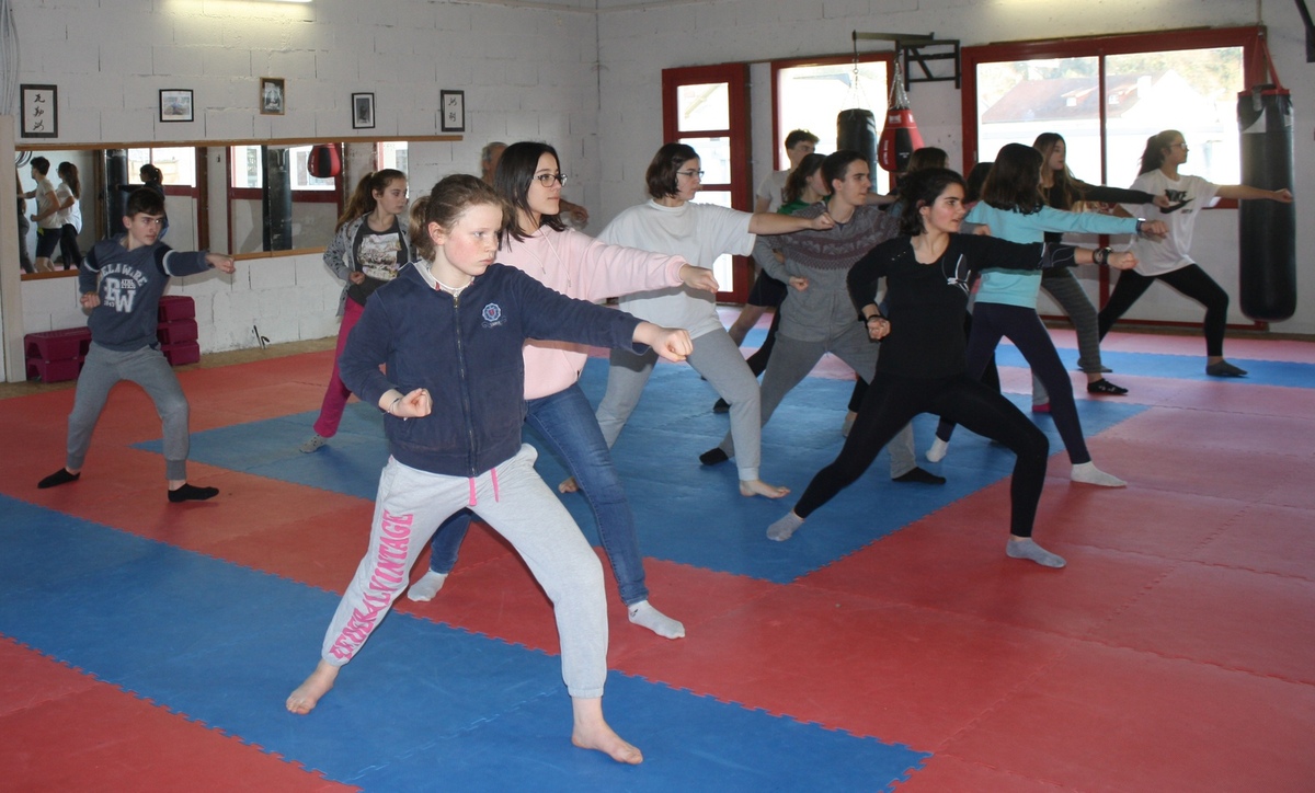 ADDAMS alkarteak urtearen bilan hona egiten düe