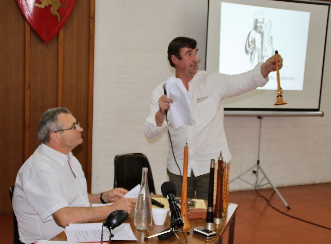 Aitzina Pika Sü Aziarekin.