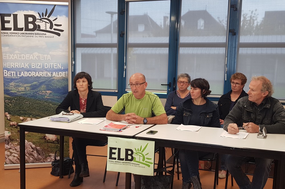 Elb sindikata eta Barkoxeko Uhartia etxaldeko bürüa deitürik dira Paueko auzitegiala azaroaren 5ean.