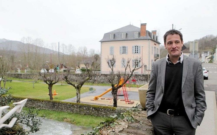 Arnaud Villeneuvek bere züzendari kargüa üzten dü