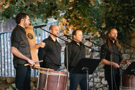 Aste berezi bat da Iratiko etxolentako !