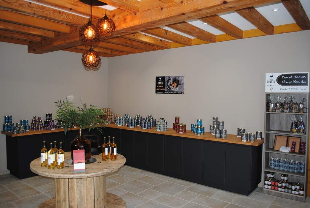 Ahateak berriz salgei Uhartia etxaltean !