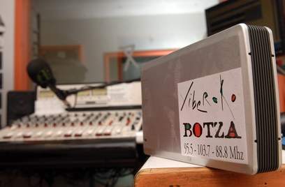 Xiberoko botza eüskara emaiten düanen lehen irratia!