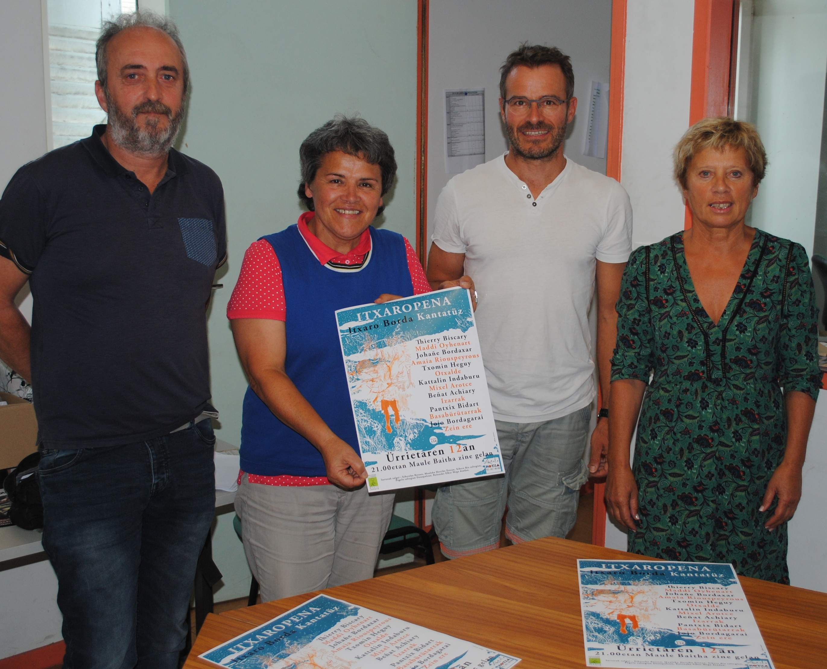 Itxaro Borda idazlea ohoratürik kantaldi baten bidez