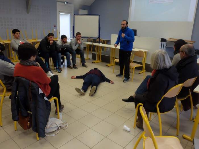 Lehen sokorrien ekarteko, zoin jesto egin behar da?