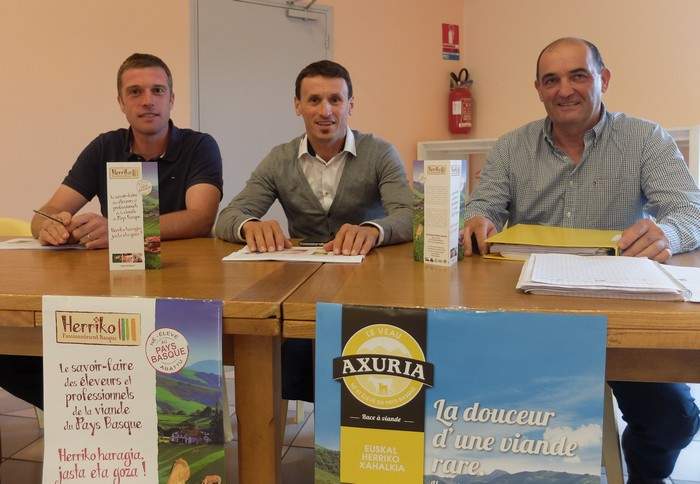 Üztailan estrenatüko dü bere egoitza berria Axuriak