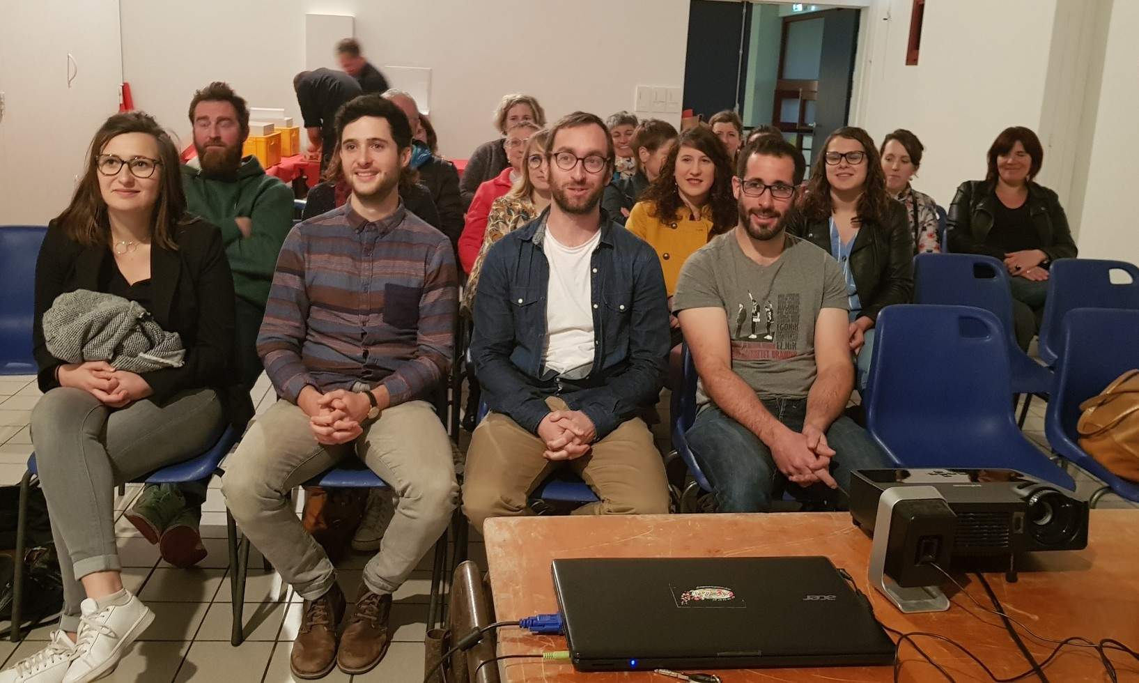 Gazteak heben bizi diten.