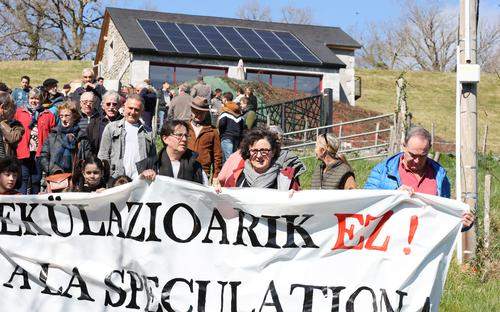 Spekülazionearen eküazteko jünta bat plantatzen da gaur Atarratzen.