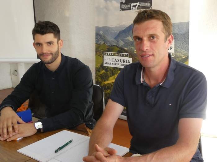 Axuriak bere biltzar nausia egin dü