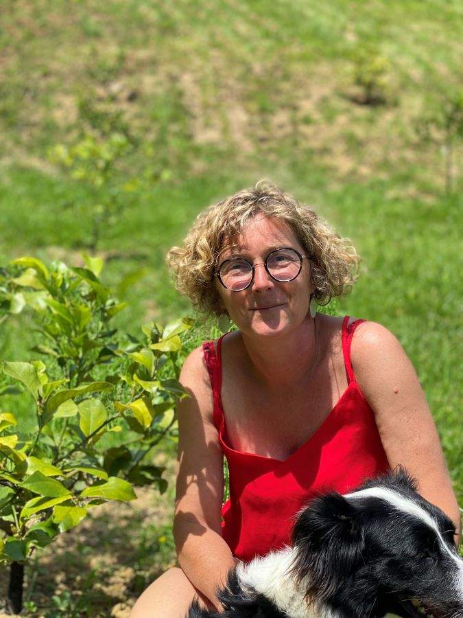 Agrüma zühainak ibar esküineko lürretan